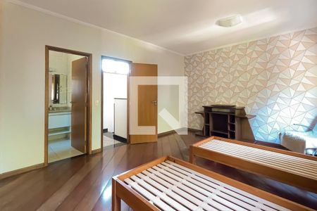 Casa de condomínio à venda com 240m², 4 quartos e 3 vagas Casa de condomínio à venda com 240m², 4 quartos e 3 vagasSuíte 2