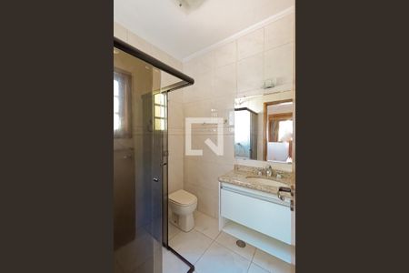 Casa de condomínio à venda com 240m², 4 quartos e 3 vagas Casa de condomínio à venda com 240m², 4 quartos e 3 vagasBanheiro da Suíte 2