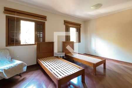 Casa de condomínio à venda com 240m², 4 quartos e 3 vagas Casa de condomínio à venda com 240m², 4 quartos e 3 vagasSuíte 2