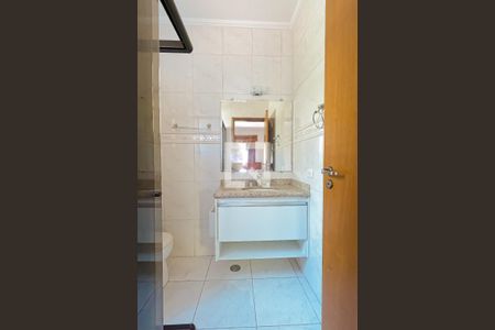 Casa de condomínio à venda com 240m², 4 quartos e 3 vagas Casa de condomínio à venda com 240m², 4 quartos e 3 vagasBanheiro da Suíte 2