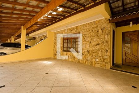 Casa de condomínio à venda com 240m², 4 quartos e 3 vagas Casa de condomínio à venda com 240m², 4 quartos e 3 vagasGaragem