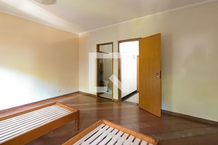 Casa de condomínio à venda com 240m², 4 quartos e 3 vagas Casa de condomínio à venda com 240m², 4 quartos e 3 vagasSuíte 2