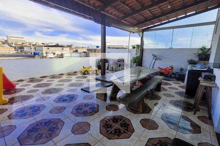 Casa à venda com 300m², 3 quartos e 1 vaga Casa à venda com 300m², 3 quartos e 1 vagaTerraço