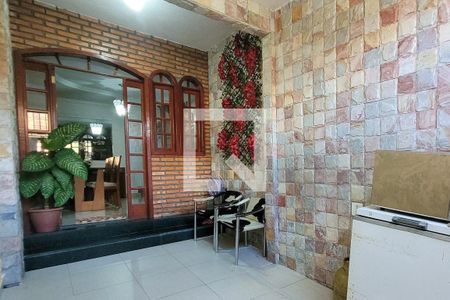 Casa à venda com 300m², 3 quartos e 1 vaga Casa à venda com 300m², 3 quartos e 1 vagaGaragem