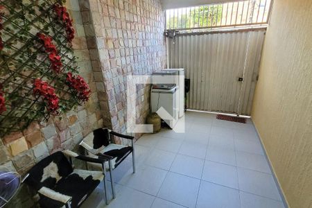 Casa à venda com 300m², 3 quartos e 1 vaga Casa à venda com 300m², 3 quartos e 1 vagaGaragem