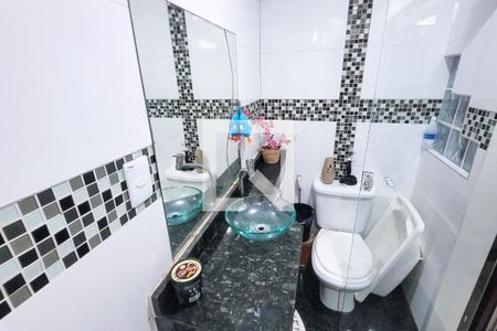 Casa à venda com 300m², 3 quartos e 1 vaga Casa à venda com 300m², 3 quartos e 1 vagaBanheiro da Suíte