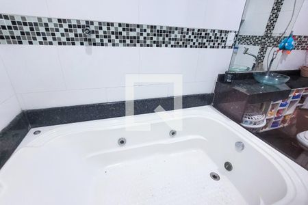 Casa à venda com 300m², 3 quartos e 1 vaga Casa à venda com 300m², 3 quartos e 1 vagaBanheiro da Suíte