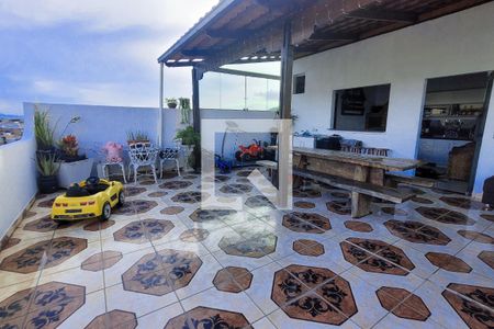 Casa à venda com 300m², 3 quartos e 1 vaga Casa à venda com 300m², 3 quartos e 1 vagaTerraço