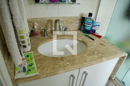 Casa de condomínio para alugar com 190m², 4 quartos e 3 vagasBanheiro da Suíte 2