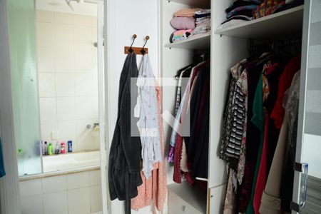 Casa de condomínio para alugar com 190m², 4 quartos e 3 vagasCloset suíte 2