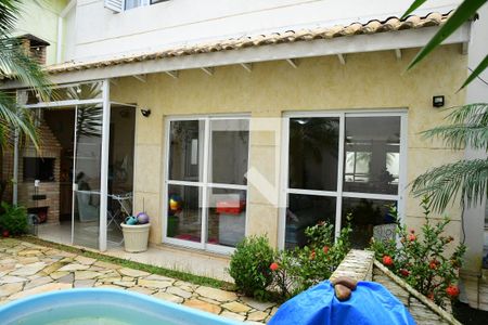 Casa de condomínio para alugar com 190m², 4 quartos e 3 vagasQuintal