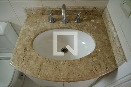 Casa de condomínio para alugar com 190m², 4 quartos e 3 vagasBanheiro Social