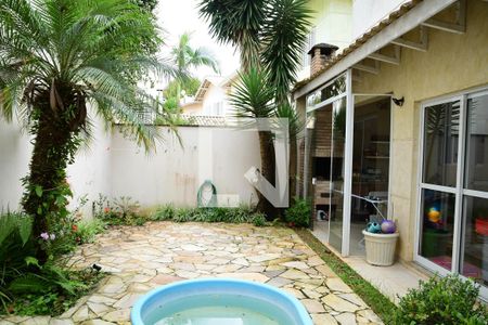 Casa de condomínio para alugar com 190m², 4 quartos e 3 vagasQuintal