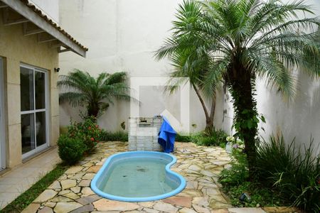 Casa de condomínio para alugar com 190m², 4 quartos e 3 vagasQuintal