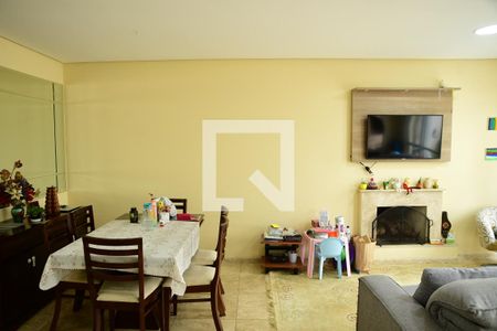 Sala de casa de condomínio para alugar com 4 quartos, 190m² em Jardim Passárgada I, Cotia