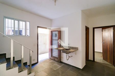 Sala/Cozinha de casa para alugar com 2 quartos, 40m² em Jardim Monte Kemel, São Paulo