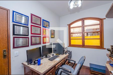 Casa para alugar com 270m², 4 quartos e 4 vagasEscritório