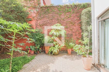 Casa para alugar com 400m², 5 quartos e 4 vagasQuintal