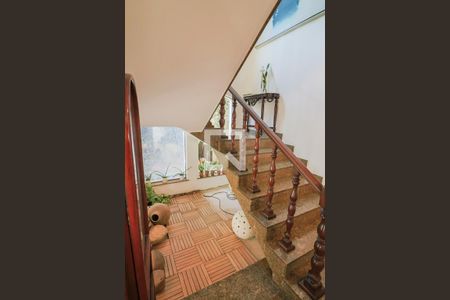 Casa para alugar com 400m², 5 quartos e 4 vagasEscadas