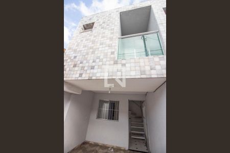 Casa para alugar com 59m², 2 quartos e 1 vaga Casa para alugar com 59m², 2 quartos e 1 vagaFachada