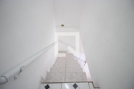 Casa para alugar com 59m², 2 quartos e 1 vaga Casa para alugar com 59m², 2 quartos e 1 vagaEscada