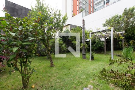 Casa à venda com 500m², 3 quartos e 8 vagas Casa à venda com 500m², 3 quartos e 8 vagasQuintal