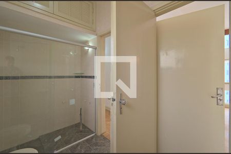 Apartamento para alugar com 128m², 3 quartos e 1 vaga Apartamento para alugar com 128m², 3 quartos e 1 vagaBanheiro Social e Suíte (1 banheiro e meio)