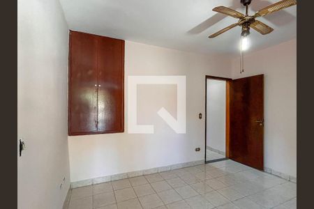 Quarto 2 de casa para alugar com 2 quartos, 190m² em Jardim Regina, São Paulo