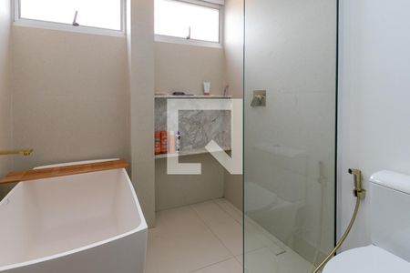 Apartamento à venda com 347m², 4 quartos e 4 vagasBanheiro da Suíte 2