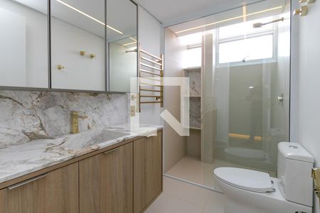 Apartamento à venda com 347m², 4 quartos e 4 vagasBanheiro da Suíte 3