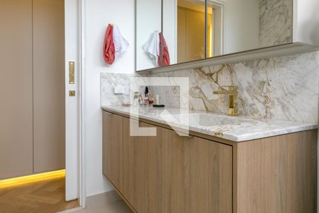 Apartamento à venda com 347m², 4 quartos e 4 vagasBanheiro da Suíte 2