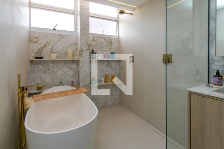 Apartamento à venda com 347m², 4 quartos e 4 vagasBanheiro da Suíte 1