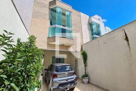 Casa à venda com 300m², 3 quartos e 4 vagas Casa à venda com 300m², 3 quartos e 4 vagasGaragem