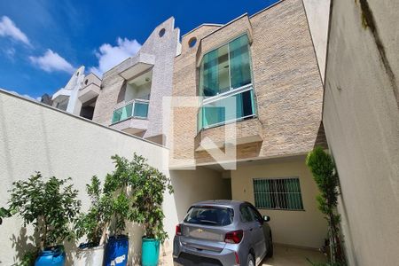 Casa à venda com 300m², 3 quartos e 4 vagas Casa à venda com 300m², 3 quartos e 4 vagasGaragem