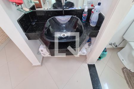 Casa à venda com 300m², 3 quartos e 4 vagas Casa à venda com 300m², 3 quartos e 4 vagasLavabo