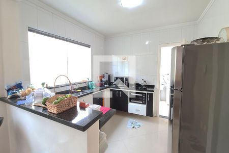 Casa à venda com 300m², 3 quartos e 4 vagas Casa à venda com 300m², 3 quartos e 4 vagasCozinha