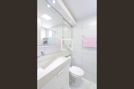 Banheiro de apartamento à venda com 2 quartos, 48m² em Estância Velha, Canoas