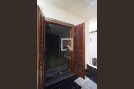Casa à venda com 160m², 4 quartos e 2 vagasQuarto 2 - Suíte 2 - Varanda
