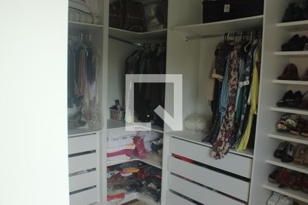 Apartamento à venda com 137m², 4 quartos e 2 vagasCloset da suíte 2