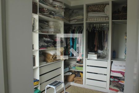 Apartamento à venda com 137m², 4 quartos e 2 vagasCloset da suíte 2