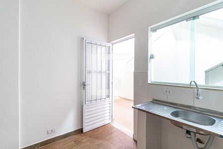 Cozinha de apartamento para alugar com 1 quarto, 50m² em Cidade dos Bandeirantes, São Paulo