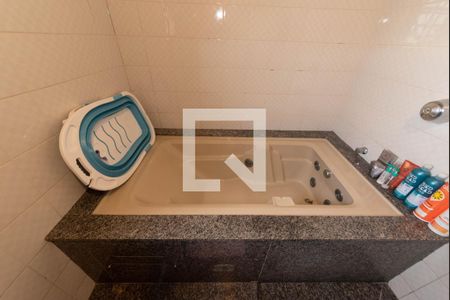 Casa à venda com 296m², 5 quartos e 5 vagasBanheiro da Suíte 1