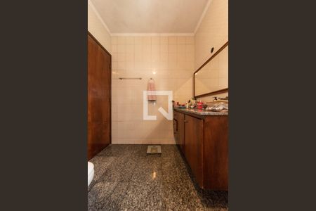 Casa à venda com 296m², 5 quartos e 5 vagasBanheiro da Suíte 1