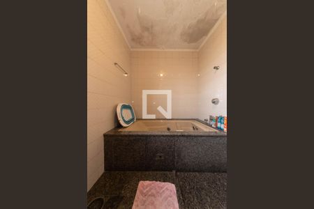 Casa à venda com 296m², 5 quartos e 5 vagasBanheiro da Suíte 1