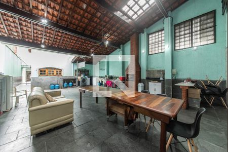 Casa à venda com 296m², 5 quartos e 5 vagasChurrasqueira