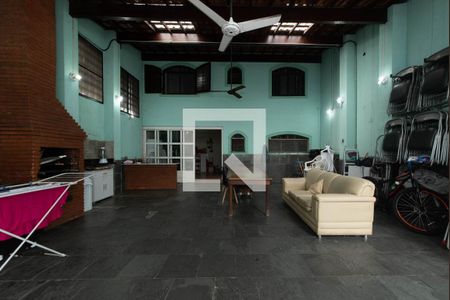 Casa à venda com 296m², 5 quartos e 5 vagasChurrasqueira