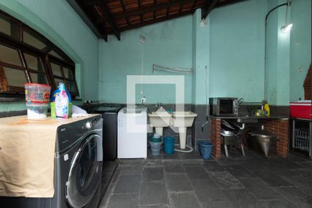 Casa à venda com 296m², 5 quartos e 5 vagasLavanderia