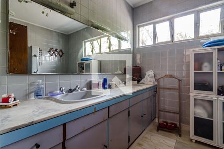 Casa para alugar com 530m², 5 quartos e 2 vagasBanheiro da suíte