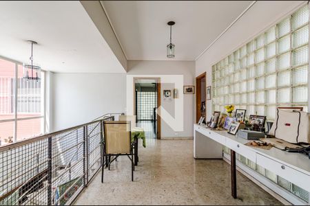 Casa para alugar com 530m², 5 quartos e 2 vagasHall superior