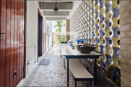 Casa para alugar com 530m², 5 quartos e 2 vagasAcesso serviço